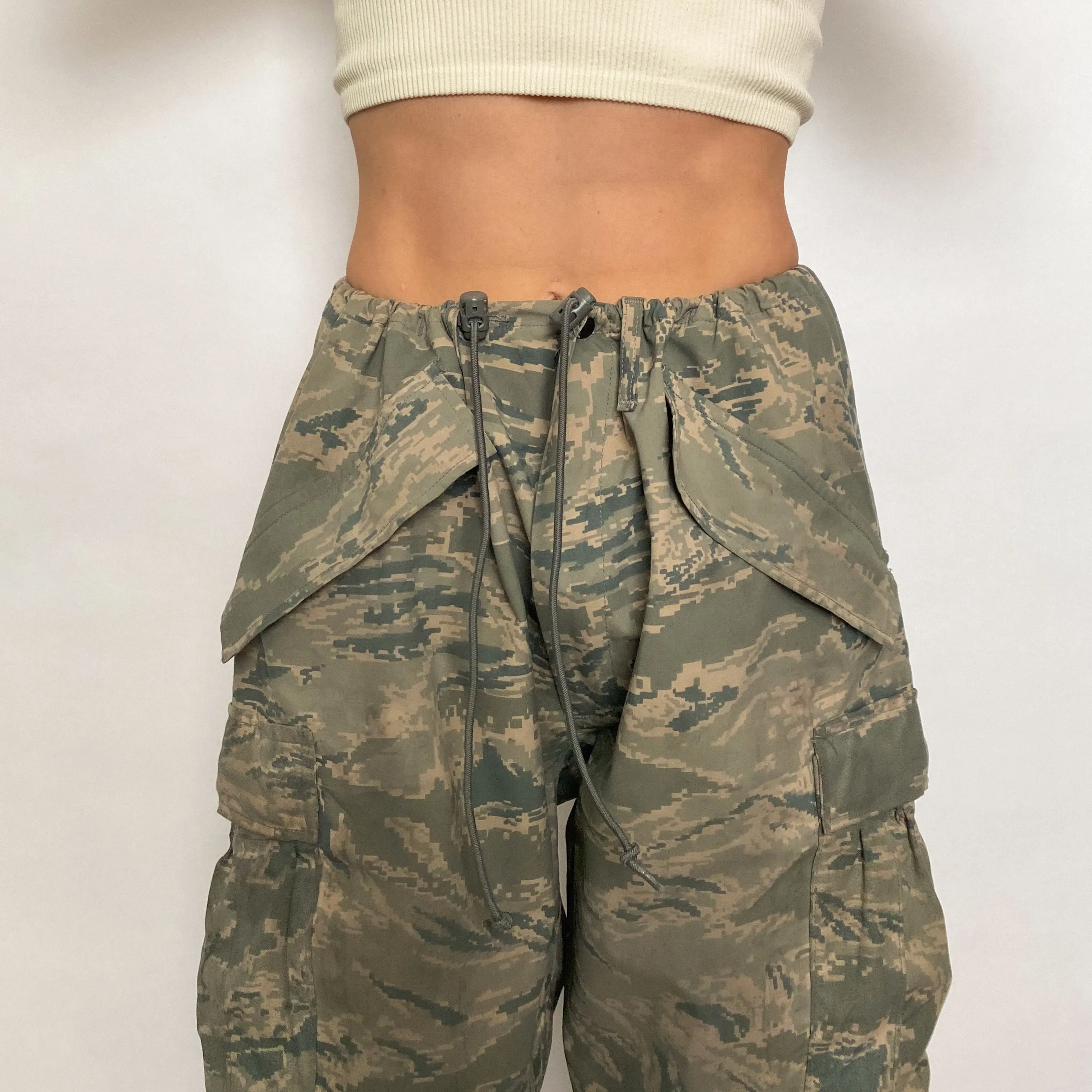 camo bungee nylon pants - medium