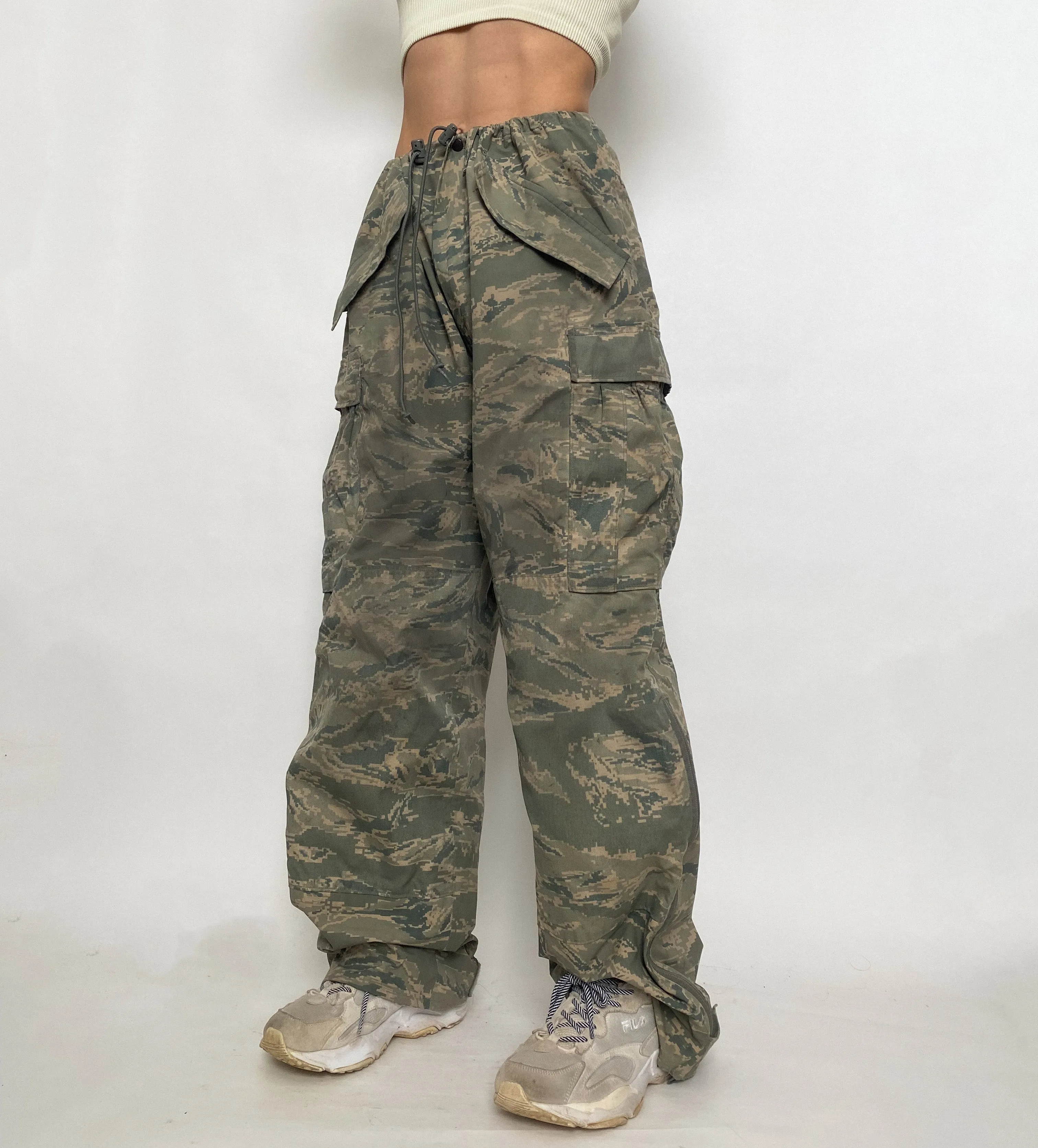 camo bungee nylon pants - medium